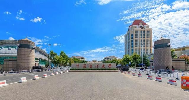 中国海洋大学校门